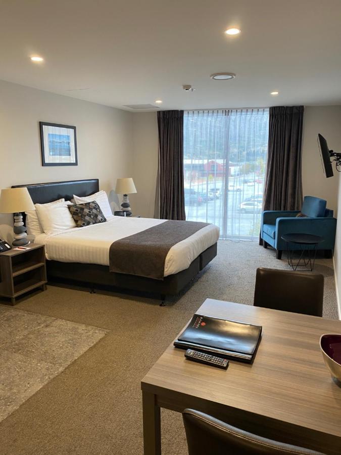 Ramada Suites By Wyndham Queenstown Remarkables Park Buitenkant foto