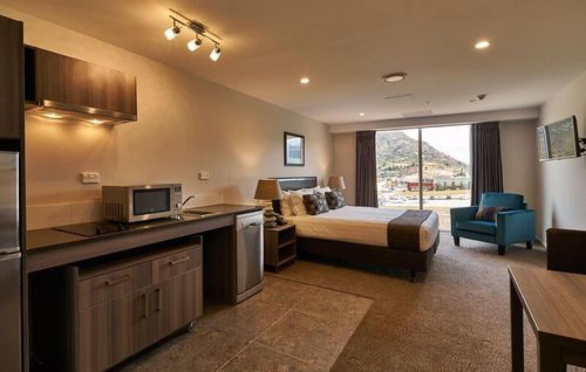 Ramada Suites By Wyndham Queenstown Remarkables Park Buitenkant foto