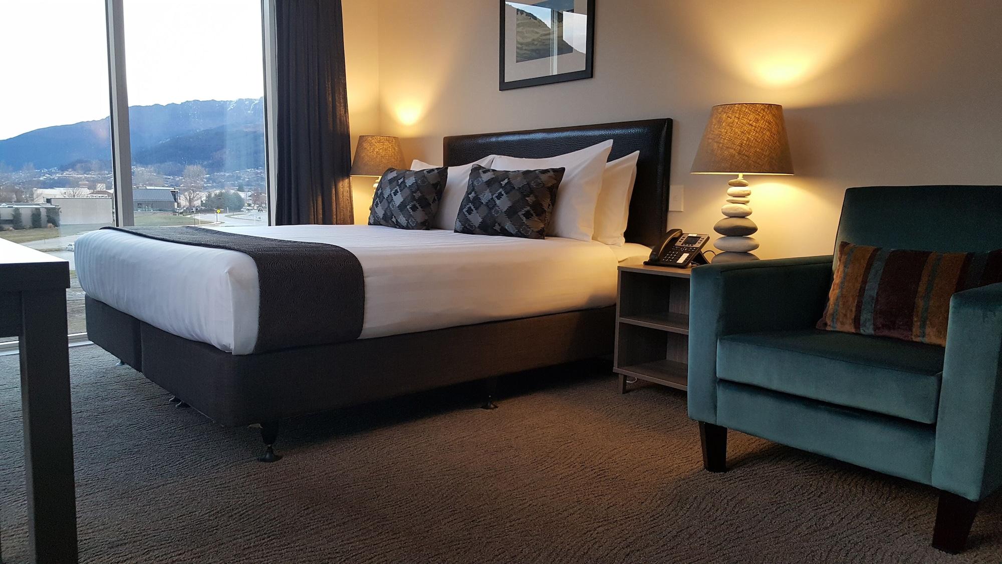 Ramada Suites By Wyndham Queenstown Remarkables Park Buitenkant foto