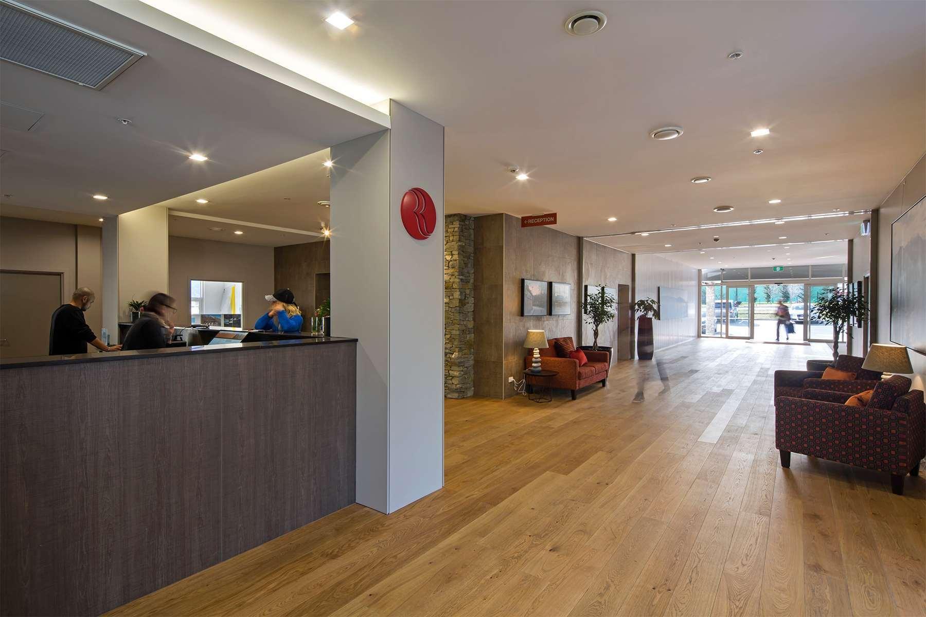 Ramada Suites By Wyndham Queenstown Remarkables Park Buitenkant foto