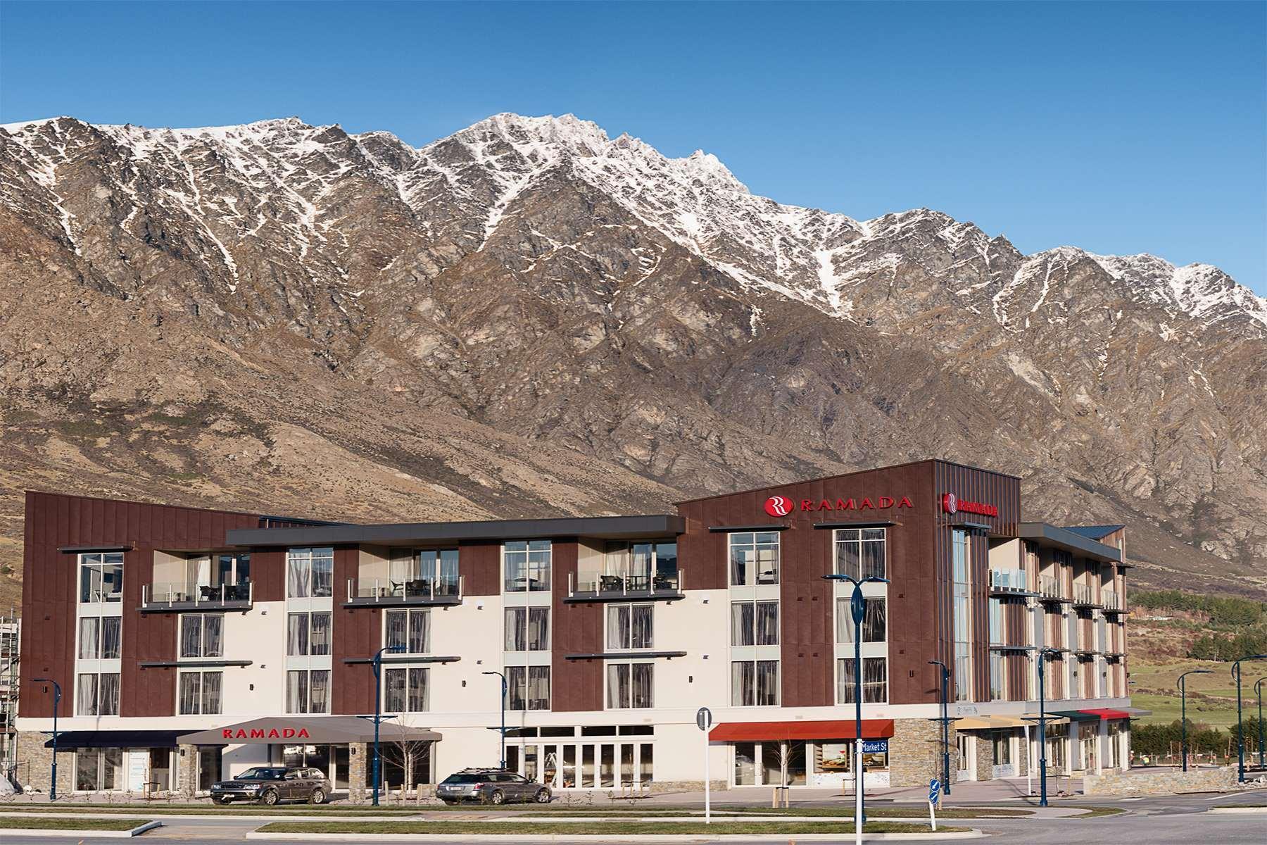 Ramada Suites By Wyndham Queenstown Remarkables Park Buitenkant foto