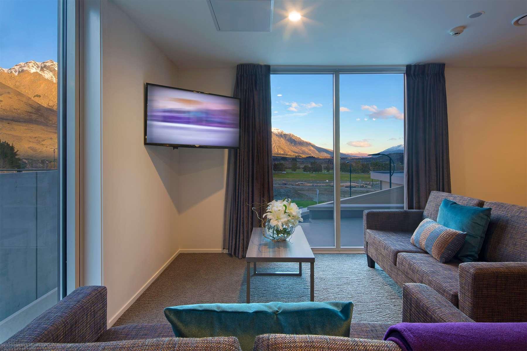 Ramada Suites By Wyndham Queenstown Remarkables Park Buitenkant foto