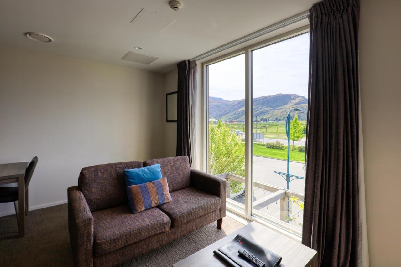 Ramada Suites By Wyndham Queenstown Remarkables Park Buitenkant foto