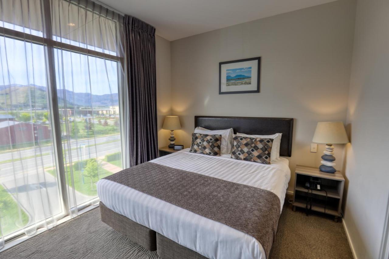 Ramada Suites By Wyndham Queenstown Remarkables Park Buitenkant foto