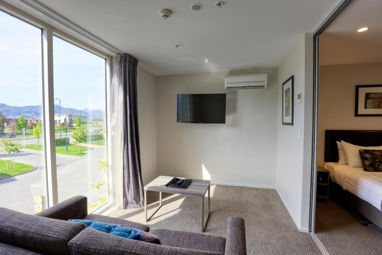 Ramada Suites By Wyndham Queenstown Remarkables Park Buitenkant foto