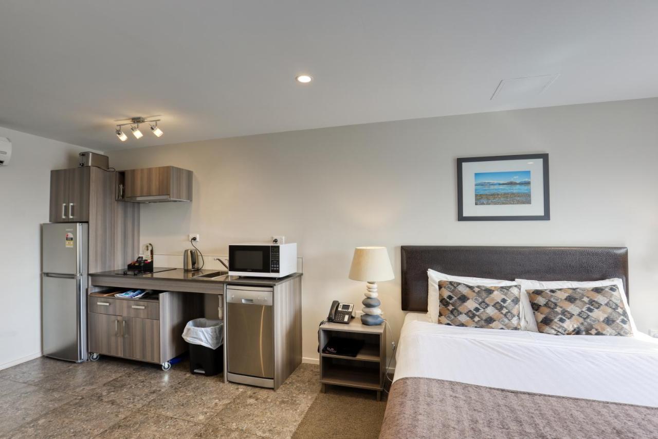 Ramada Suites By Wyndham Queenstown Remarkables Park Buitenkant foto