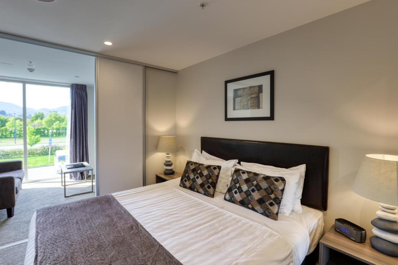 Ramada Suites By Wyndham Queenstown Remarkables Park Buitenkant foto