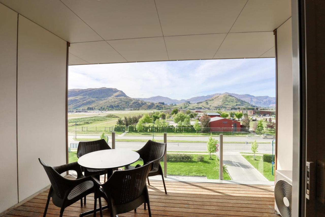 Ramada Suites By Wyndham Queenstown Remarkables Park Buitenkant foto