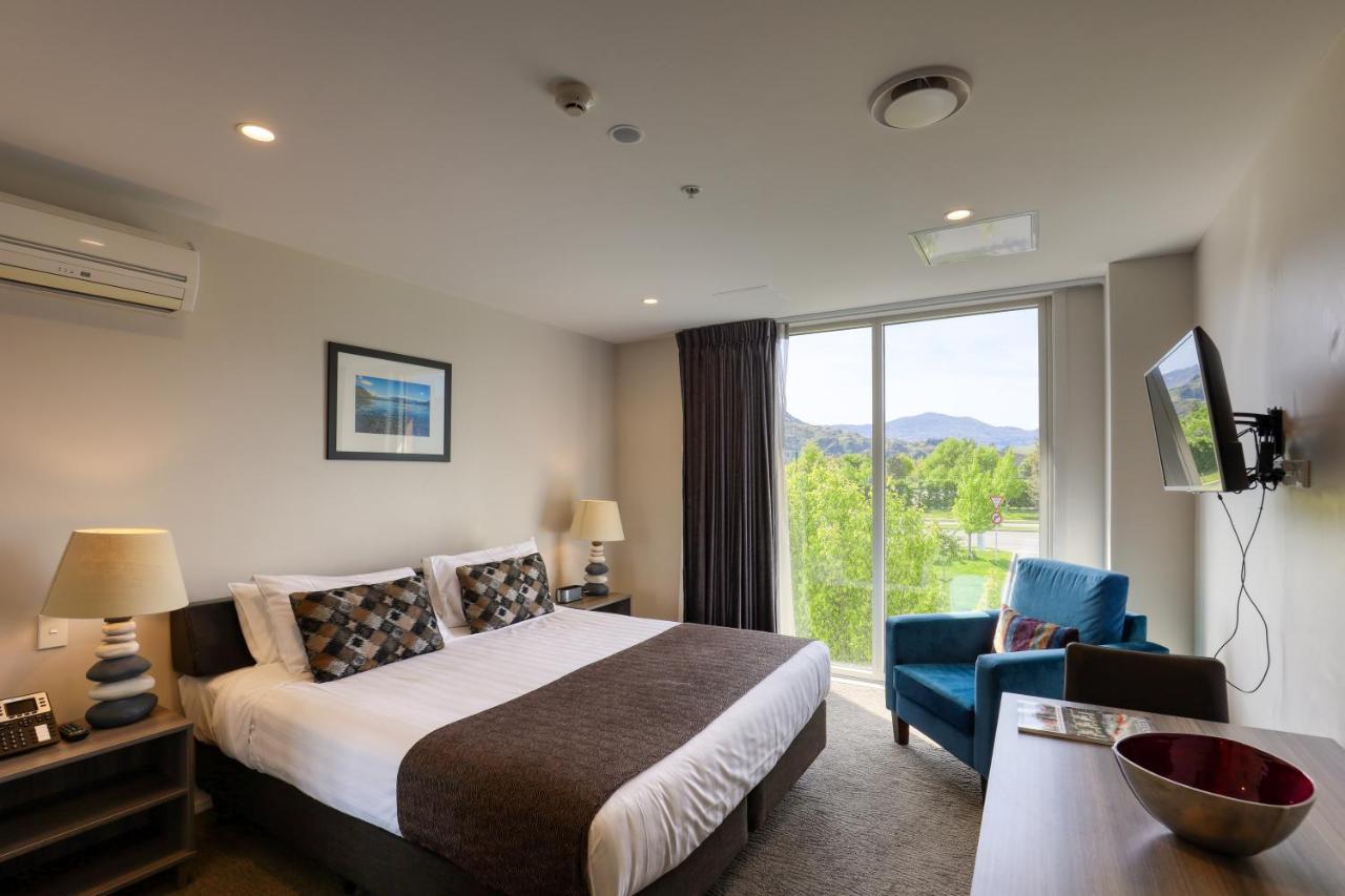 Ramada Suites By Wyndham Queenstown Remarkables Park Buitenkant foto