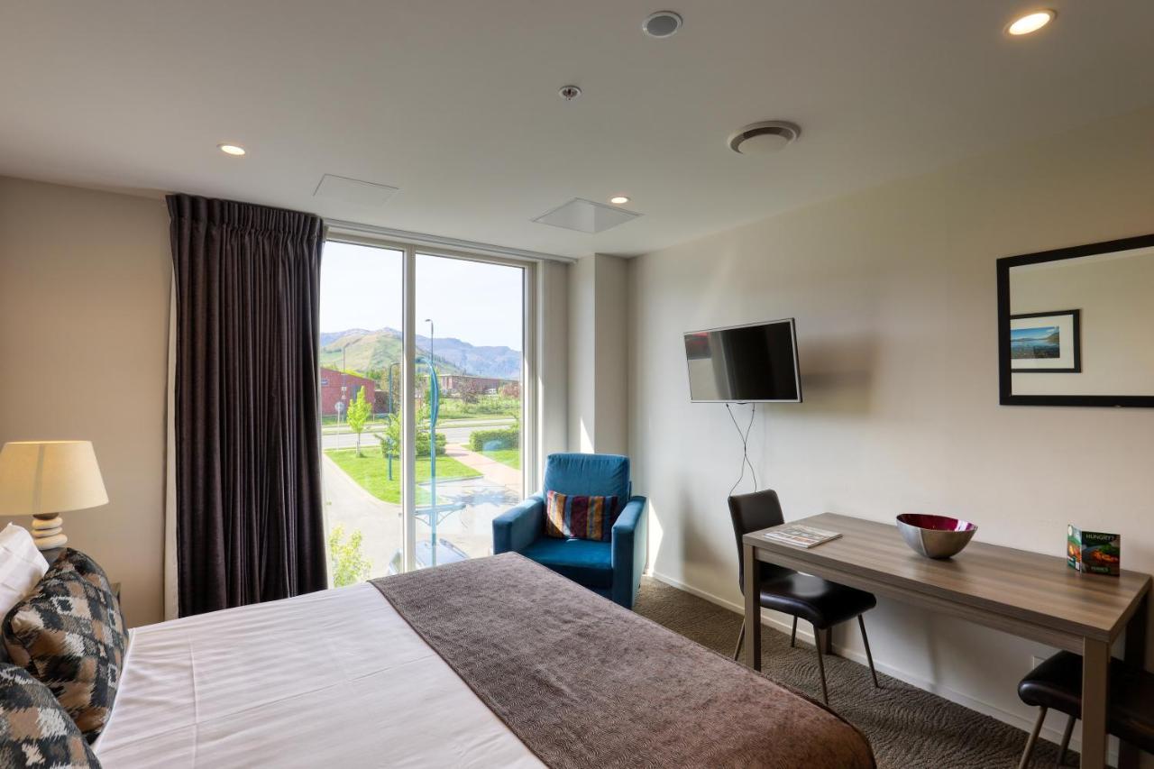 Ramada Suites By Wyndham Queenstown Remarkables Park Buitenkant foto