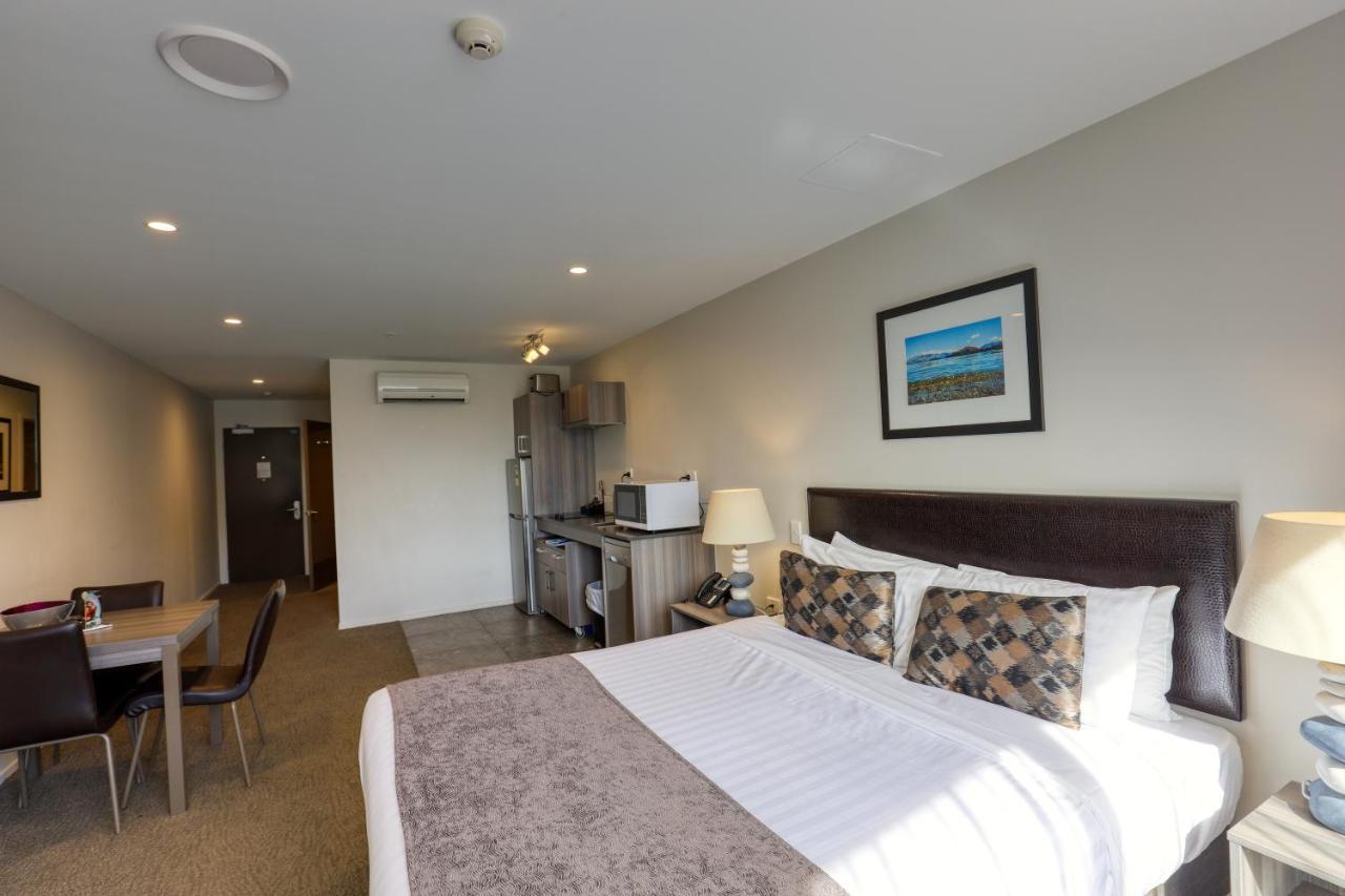 Ramada Suites By Wyndham Queenstown Remarkables Park Buitenkant foto