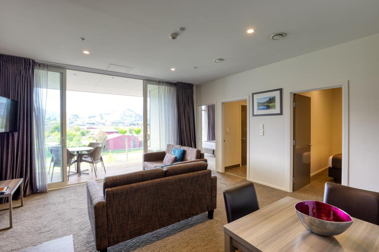 Ramada Suites By Wyndham Queenstown Remarkables Park Buitenkant foto