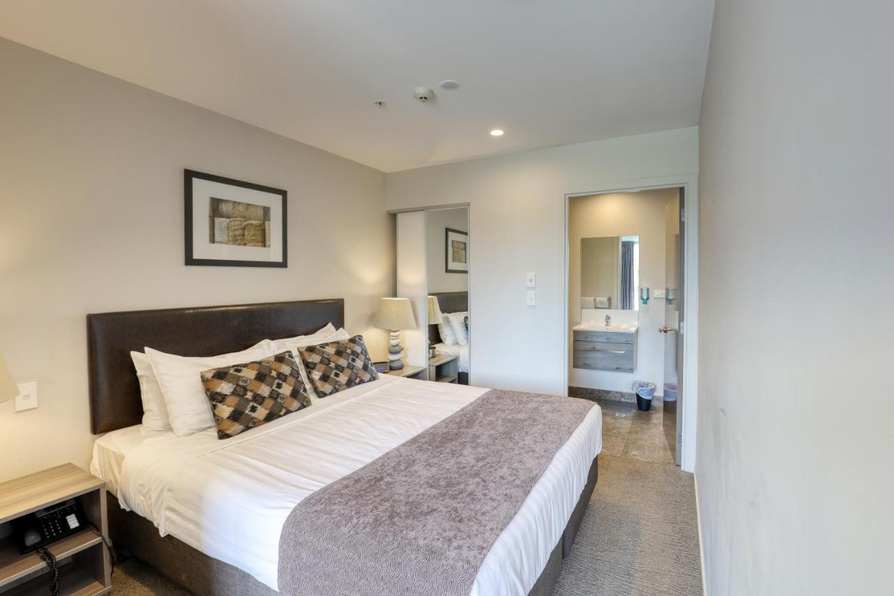 Ramada Suites By Wyndham Queenstown Remarkables Park Buitenkant foto