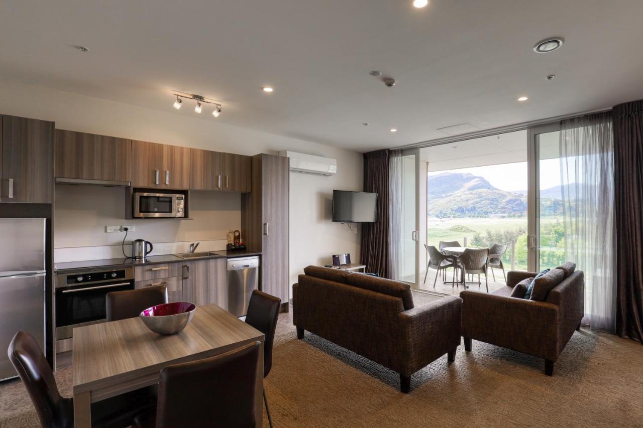 Ramada Suites By Wyndham Queenstown Remarkables Park Buitenkant foto