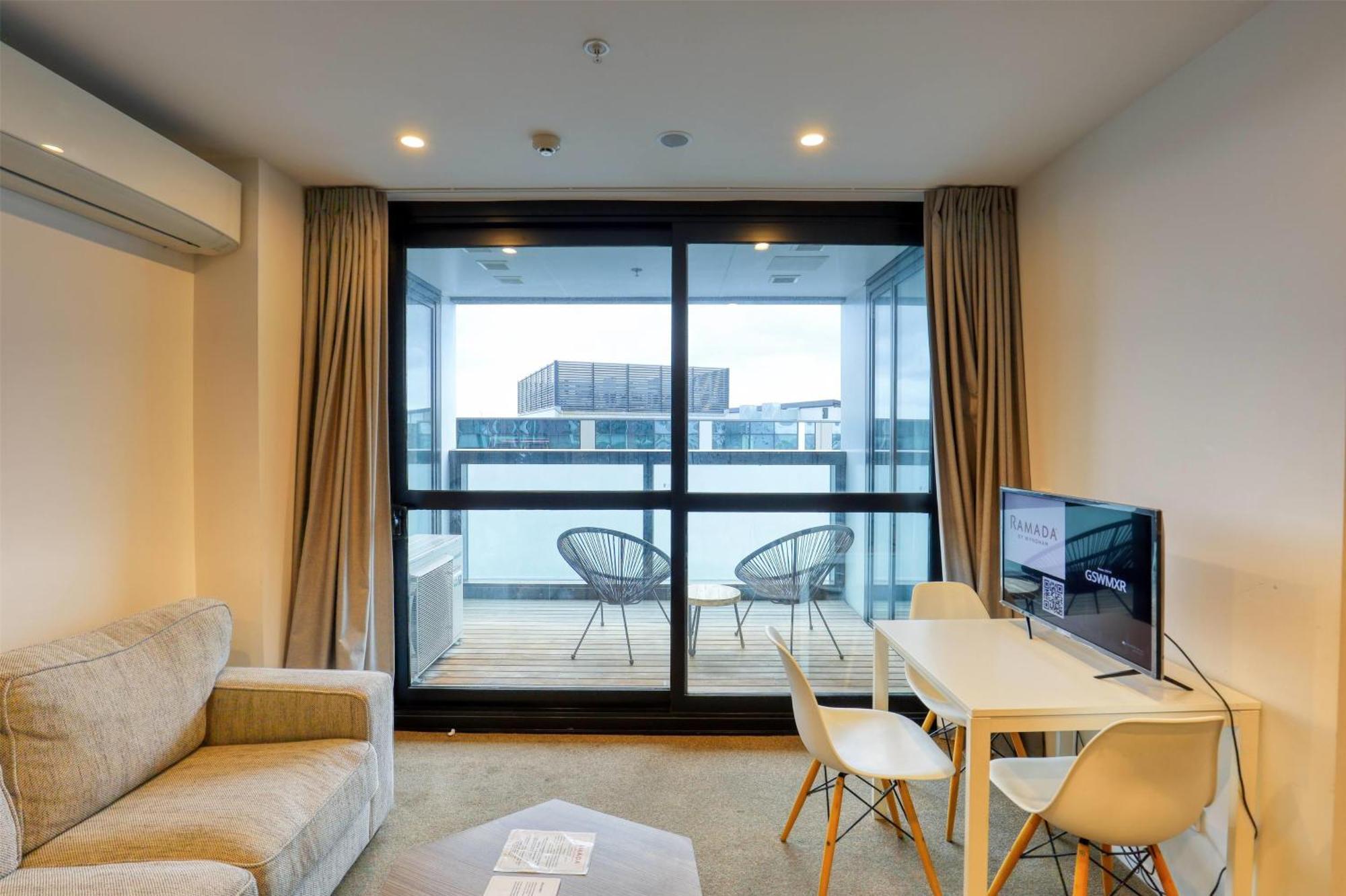 Ramada Suites By Wyndham Queenstown Remarkables Park Buitenkant foto