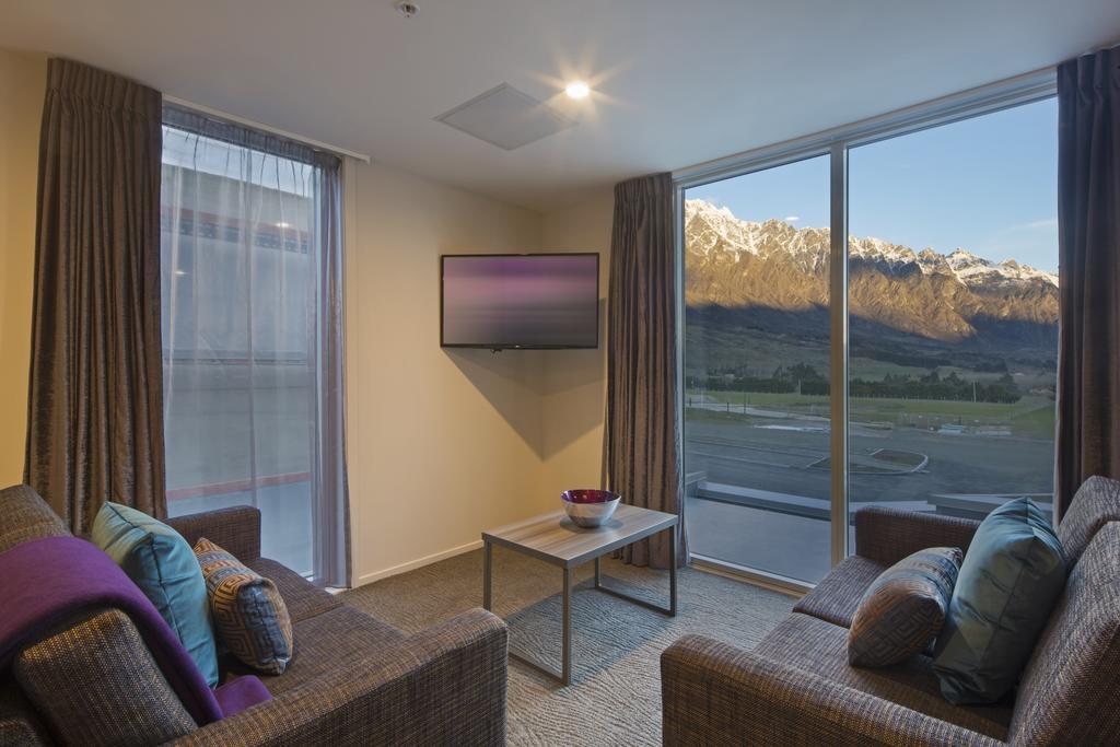 Ramada Suites By Wyndham Queenstown Remarkables Park Buitenkant foto